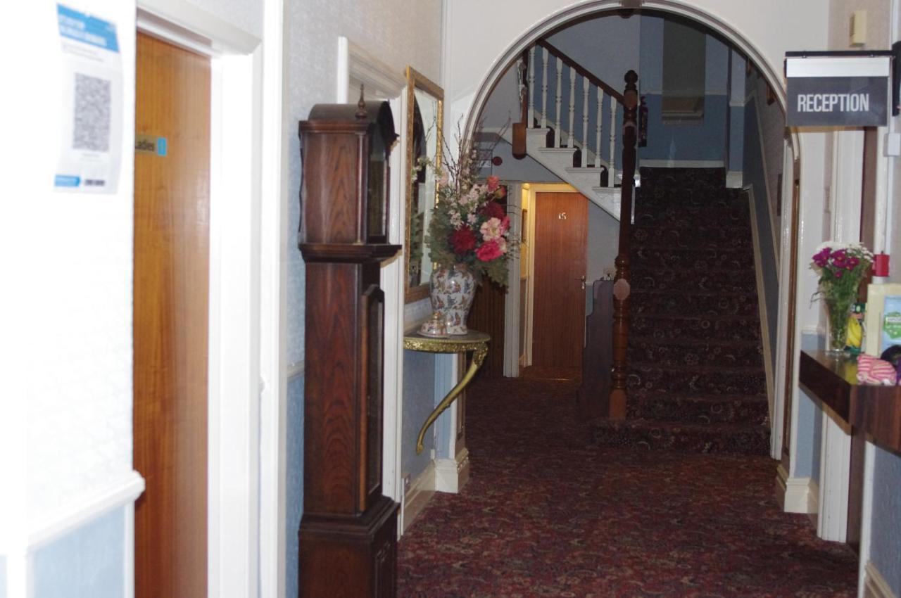 Eastmount Hall 3*