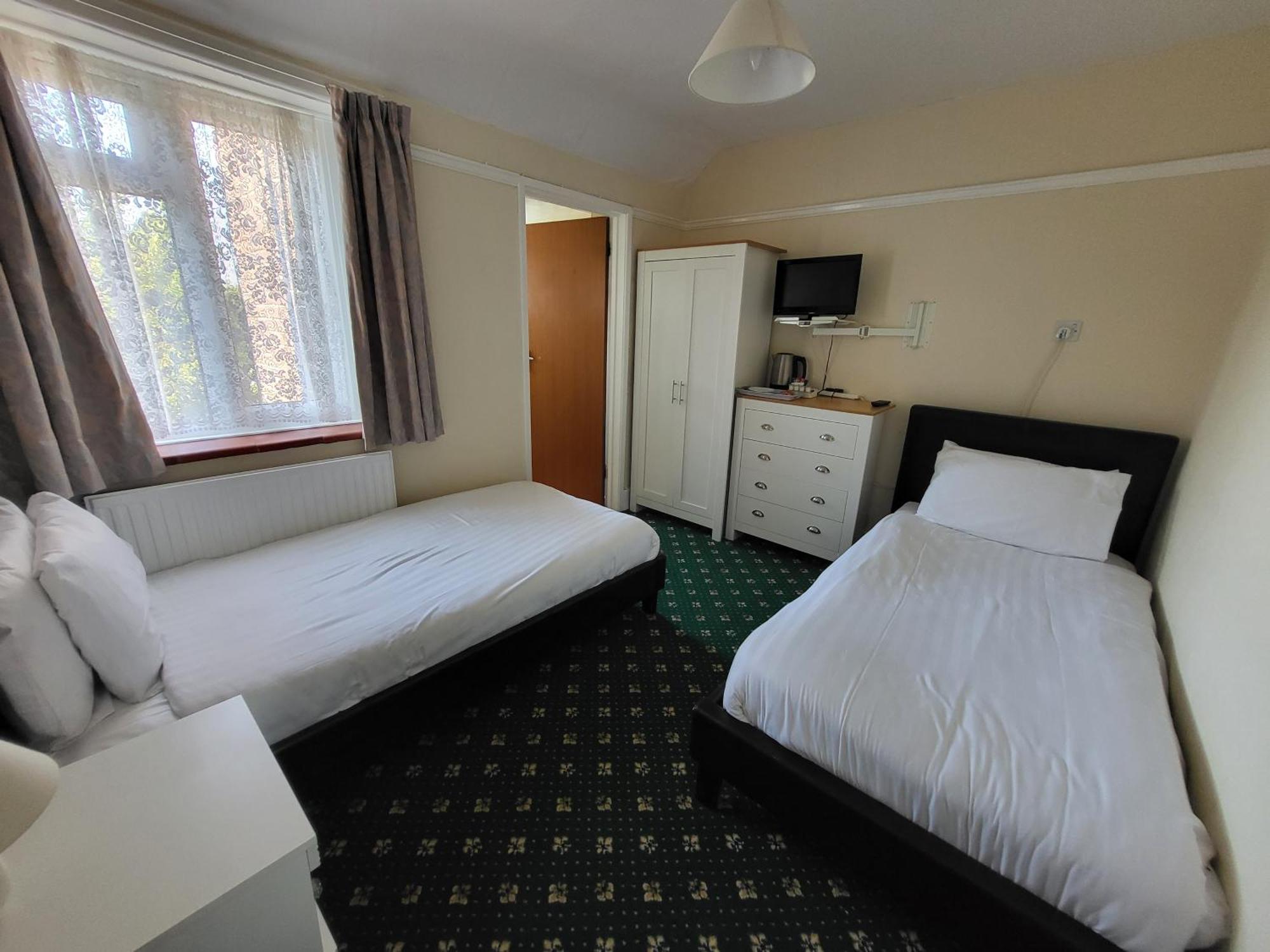 Eastmount Hall 3*