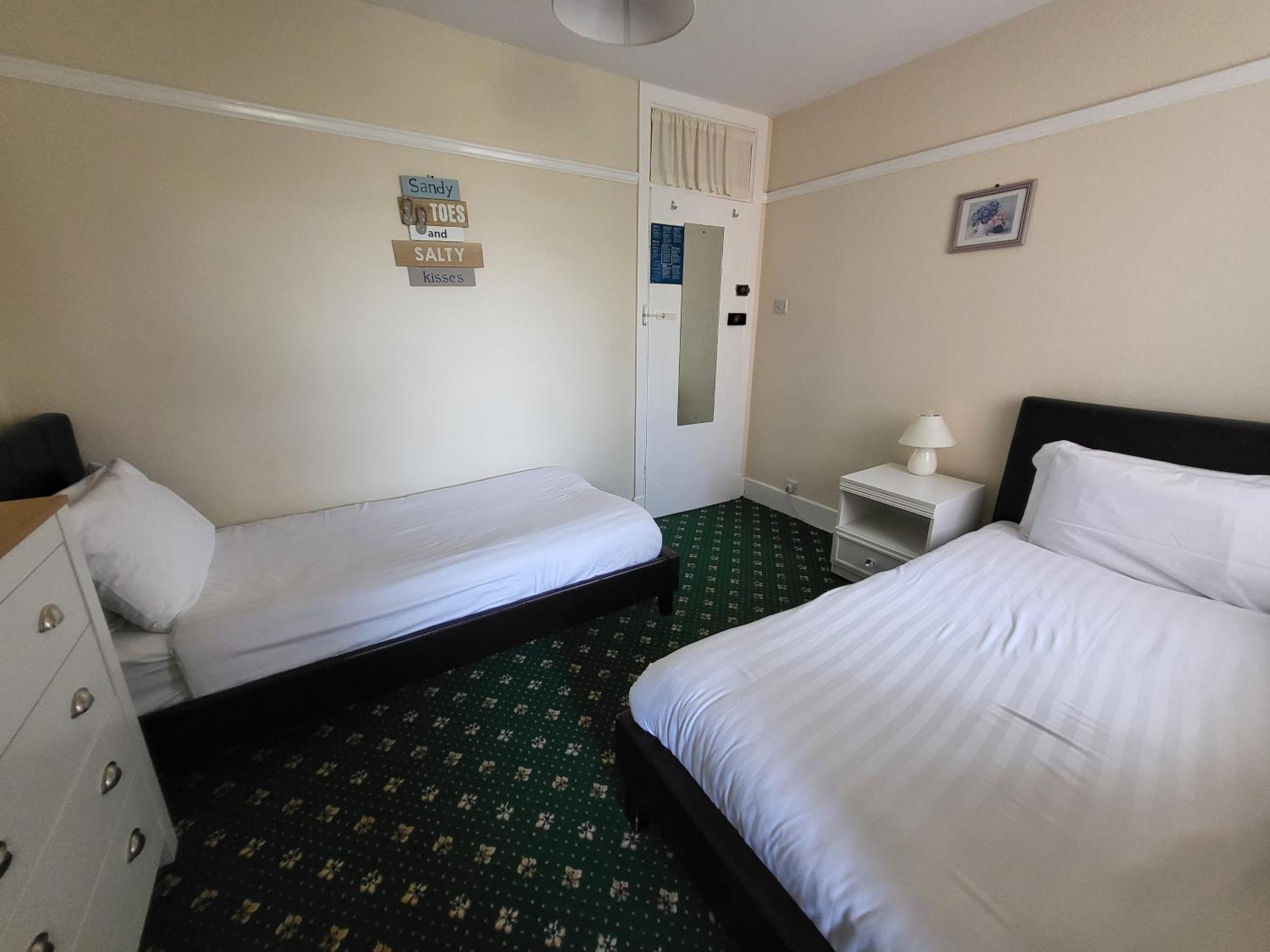 Eastmount Hall 3*
