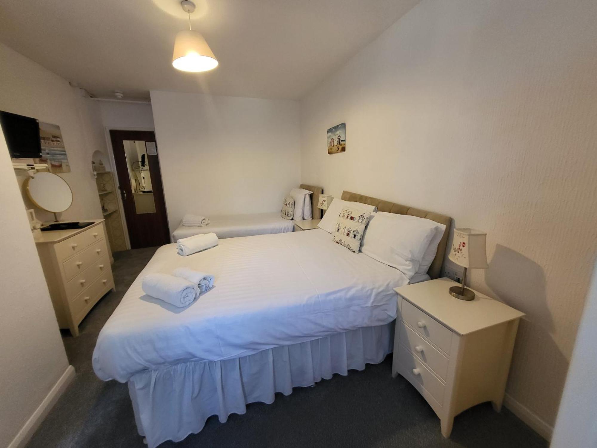 Отель Eastmount Hall 3*